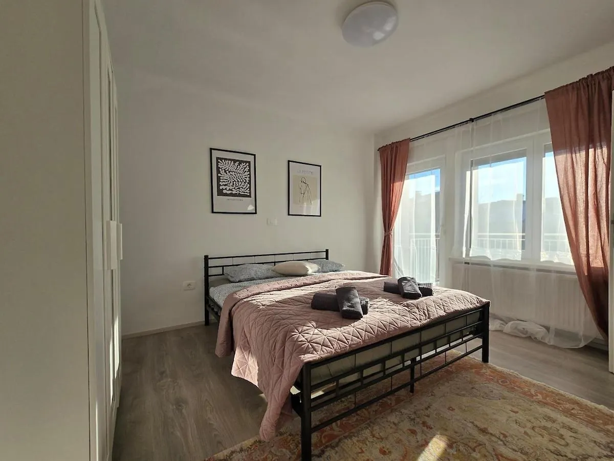 Apartment Barje Ii, Bright&Sunny, Private Parking Ljubljana